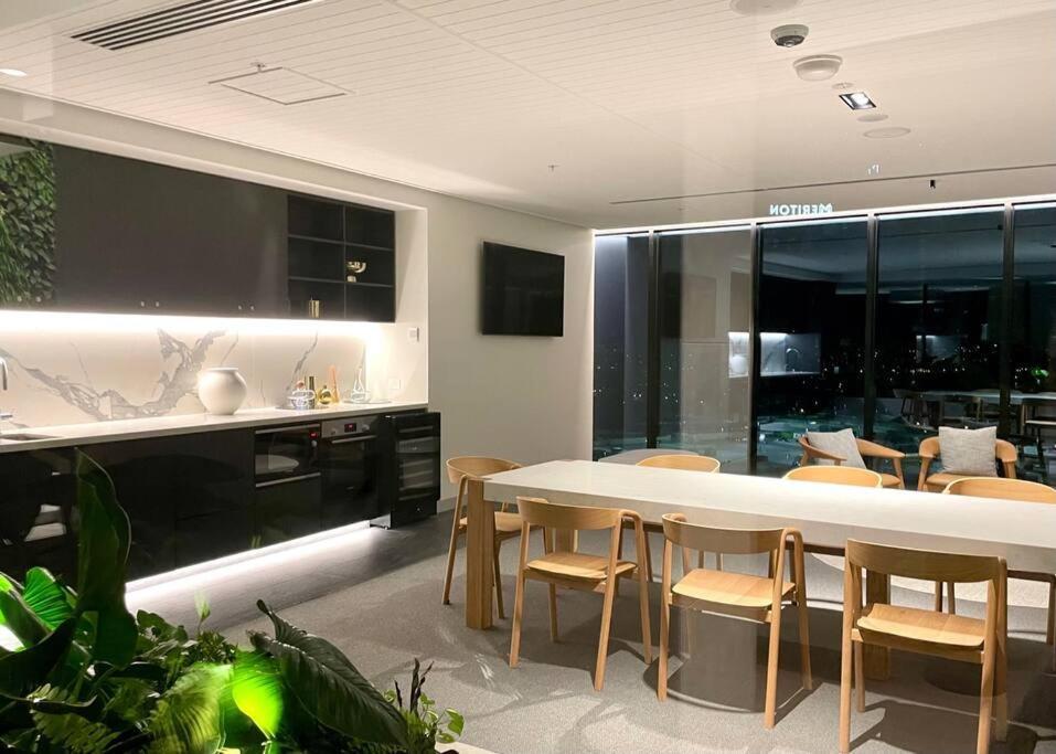 Apartment Luxury Oceanview 2beds Serviced Apt 47f Gold Coast