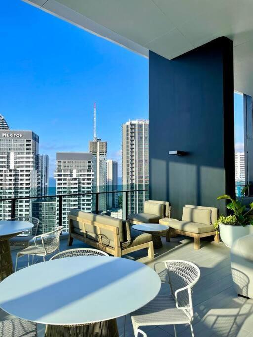 Luxury Oceanview 2beds Serviced Apt 47f Apartment